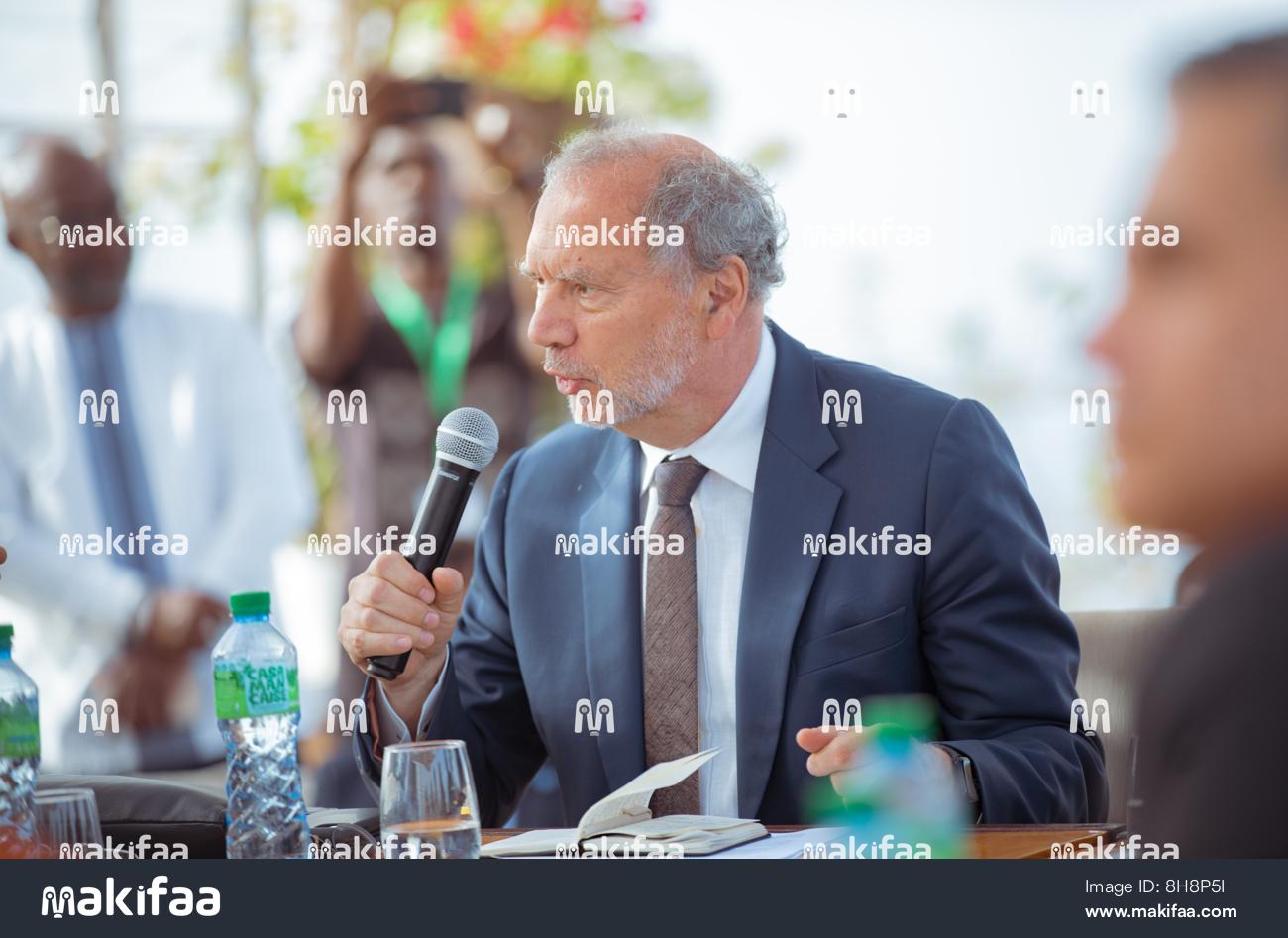 Fala profissional em uma sessão de trabalho 
