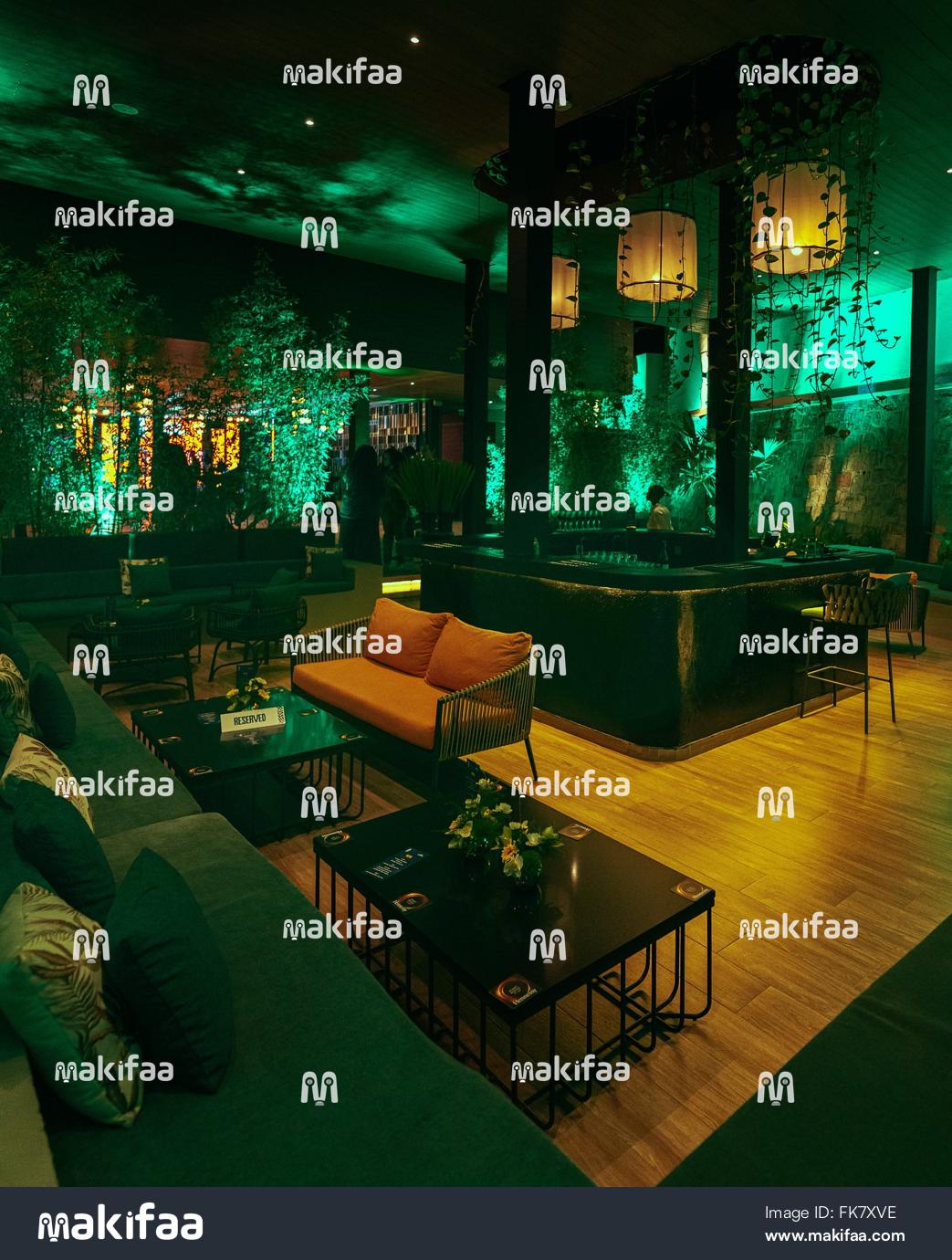 Intérieur élégant du bar et restaurant de luxe du tribunal de Zaria 