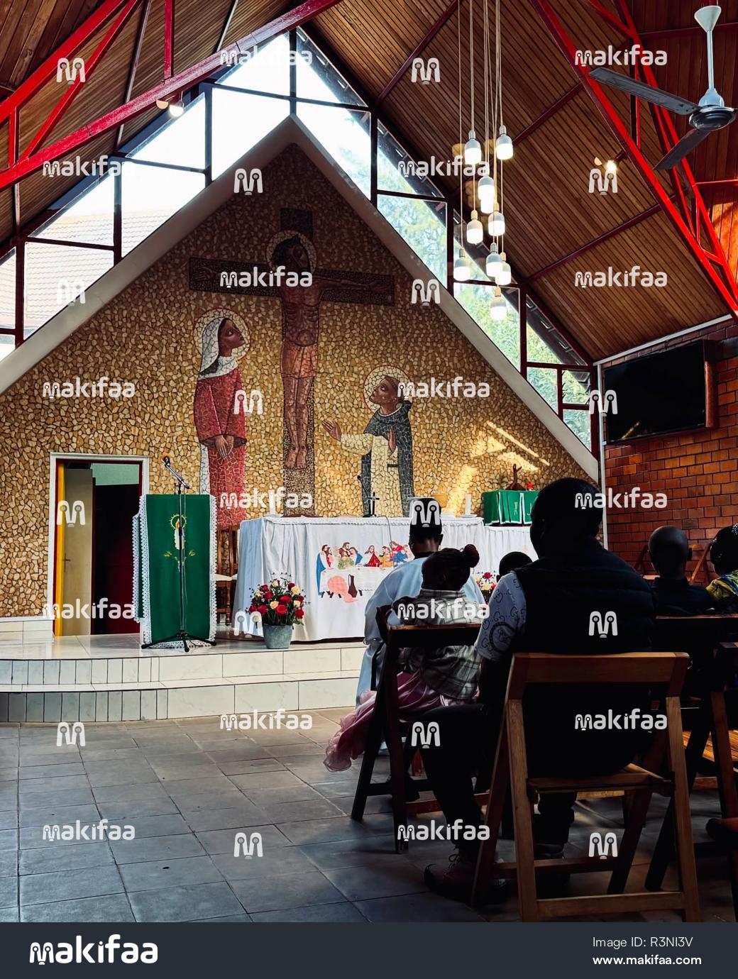 Vue intérieur de l'autel de l'église catholique