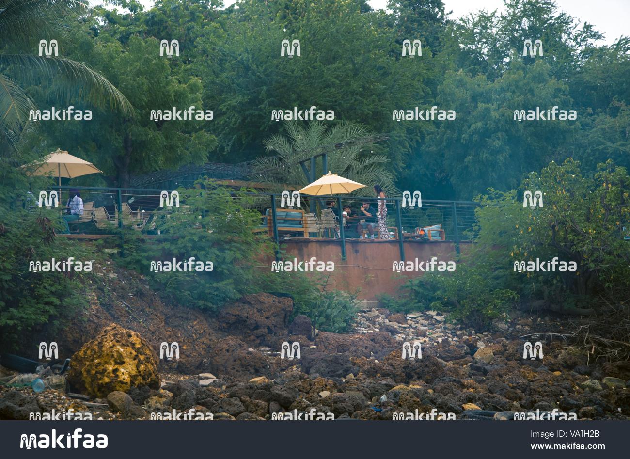 praia oceanium equipada com espaço verde para relaxamento