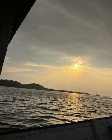 Vue du lac Kivu au coucher du soleil