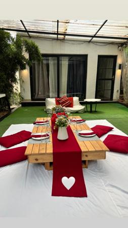 A stylishly arranged outdoor dining table wiyh Red accent