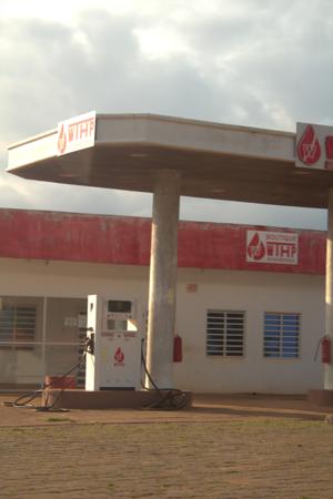 Posto de gasolina em Abomey
